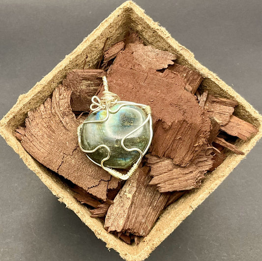 Labradorite Pendant #03 Wire Wrapped